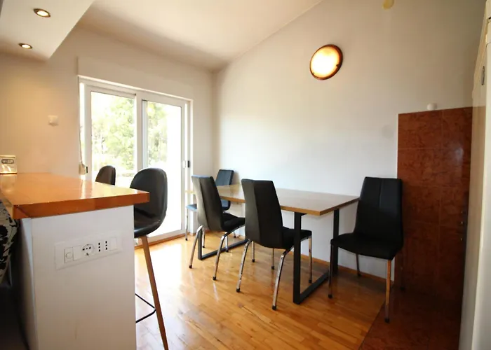 Centre Free Parking 1&2 Floor * Makarska