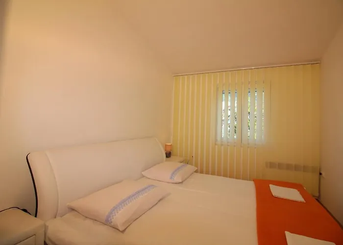 Centre Free Parking 1&2 Floor Makarska