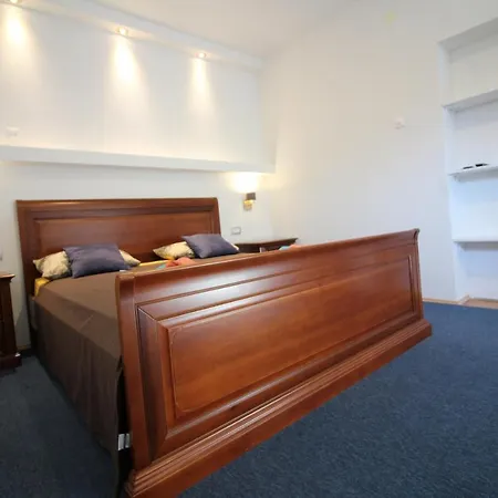 Centre Free Parking 1&2 Floor Makarska