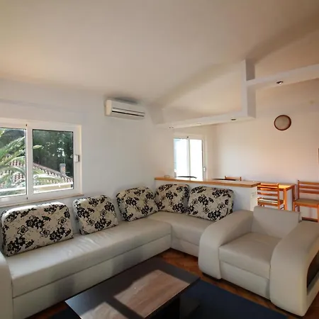 Centre Free Parking 1&2 Floor *