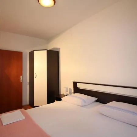 Centre Free Parking 1&2 Floor